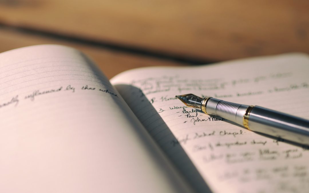 pluma escrito, cómo hacer un comentario de texto paso a paso.